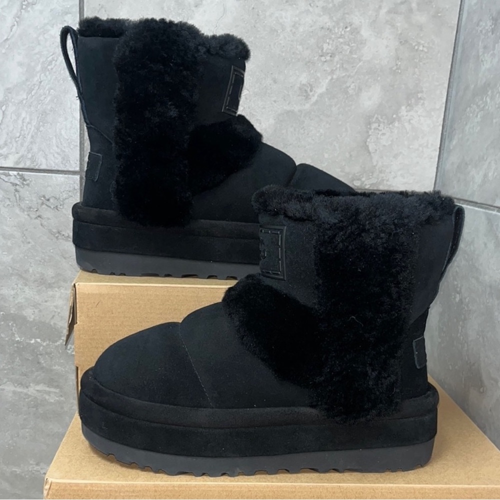 UGG Women's chillapeak platform Black Shearling Boots